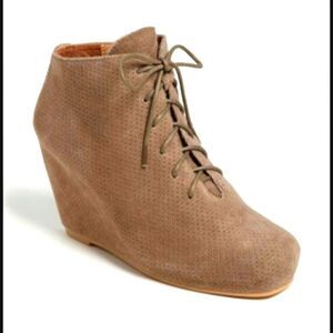 GUC Jeffrey Campbell 10 Galeo Tan Perforated Suede Lace Up Wedge Booties